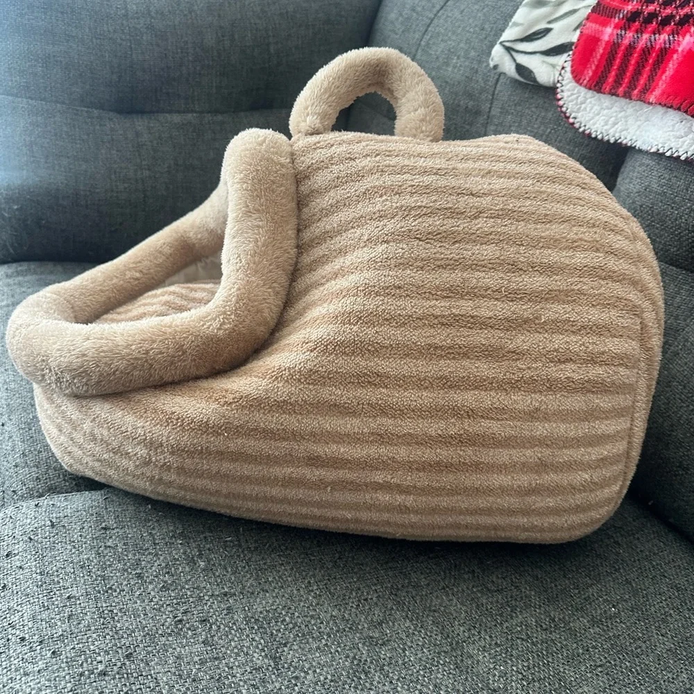 Cozy Hideaway Pet Bed by Zentric